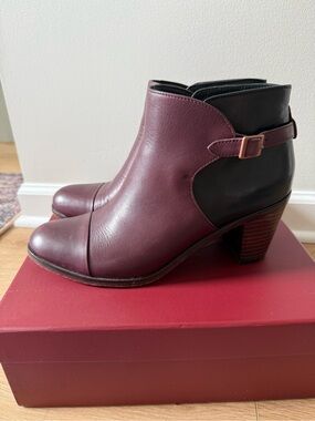 Wolverine Burgundy and Black Leather Ankle Boots